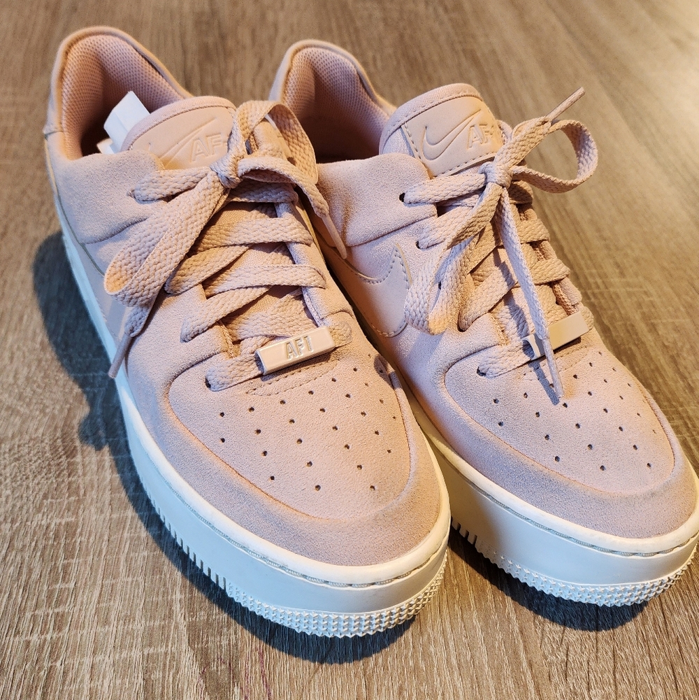 Nike Air Force 1 Sage Low Suede Size 6 - Picture 2 of 8